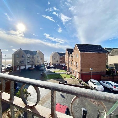 Sea Escape The Tardiis Beachfront Location Aberavon Beach Sea Views Driveway Parking Port Talbot Exterior photo