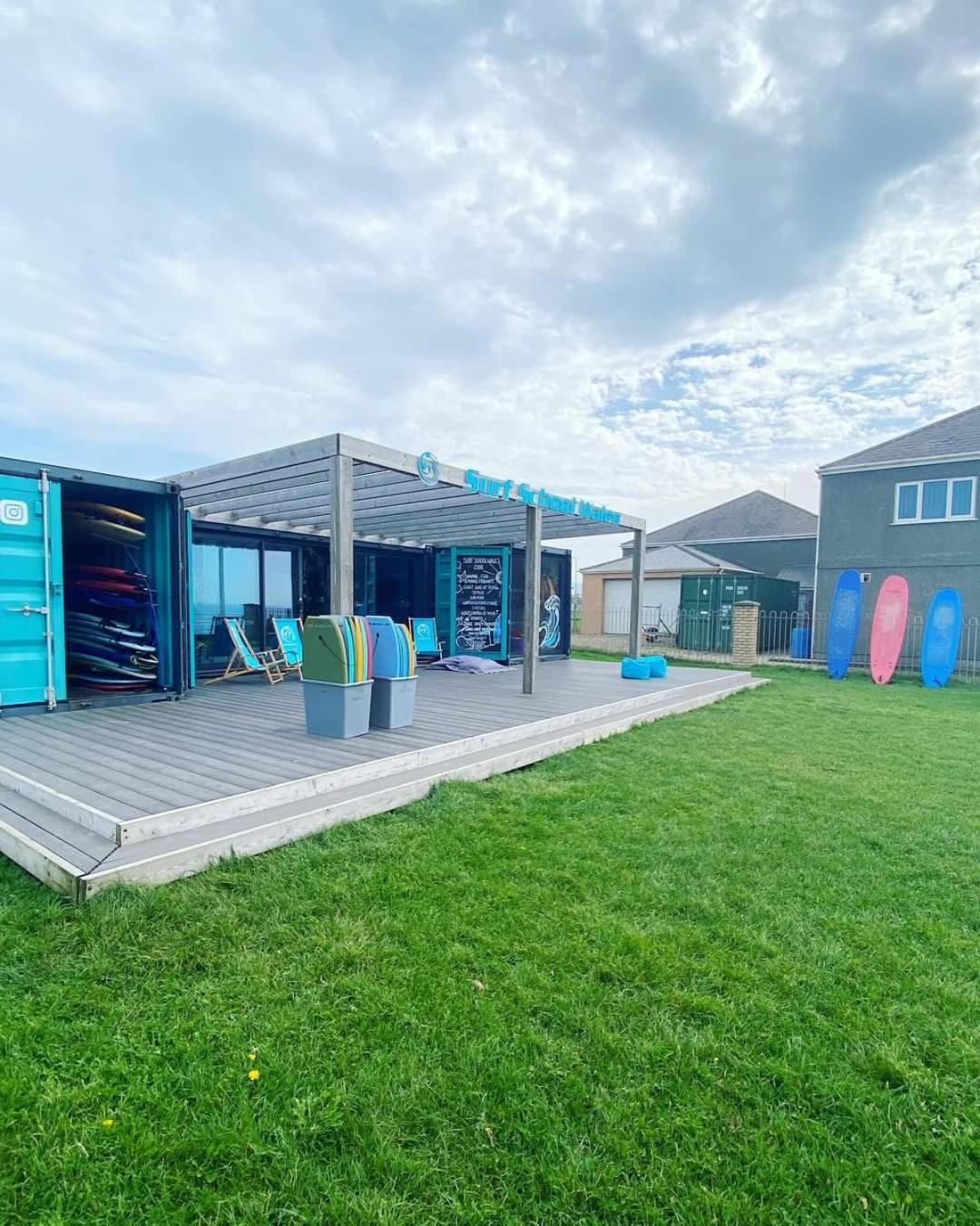 Sea Escape The Tardiis Beachfront Location Aberavon Beach Sea Views Driveway Parking Port Talbot Exterior photo