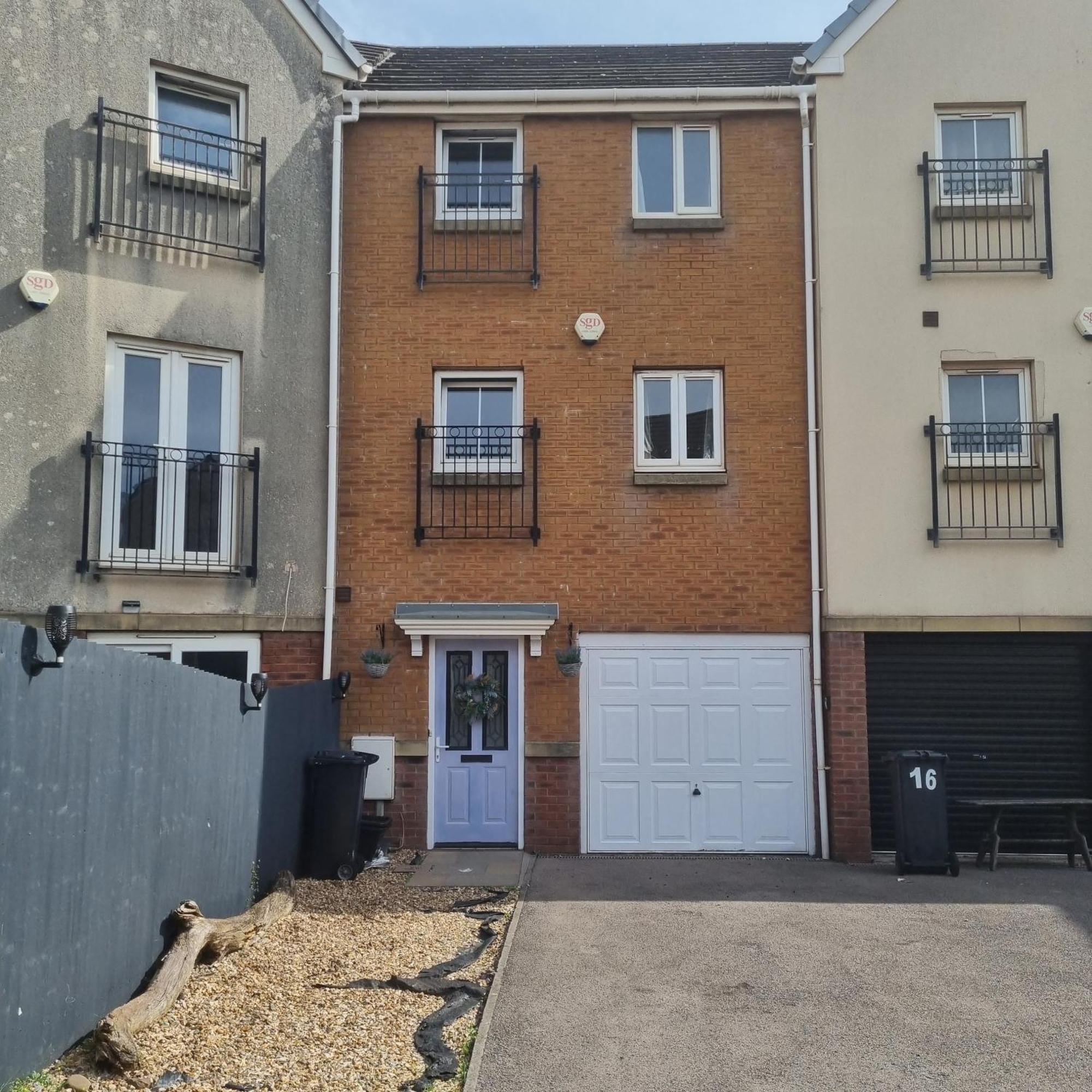 Sea Escape The Tardiis Beachfront Location Aberavon Beach Sea Views Driveway Parking Port Talbot Exterior photo